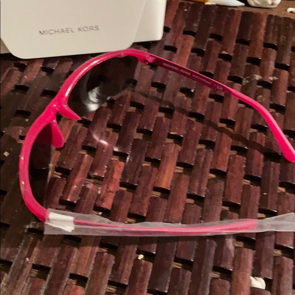 Original and new Michael Khors sunglasses - Picture 3 of 8